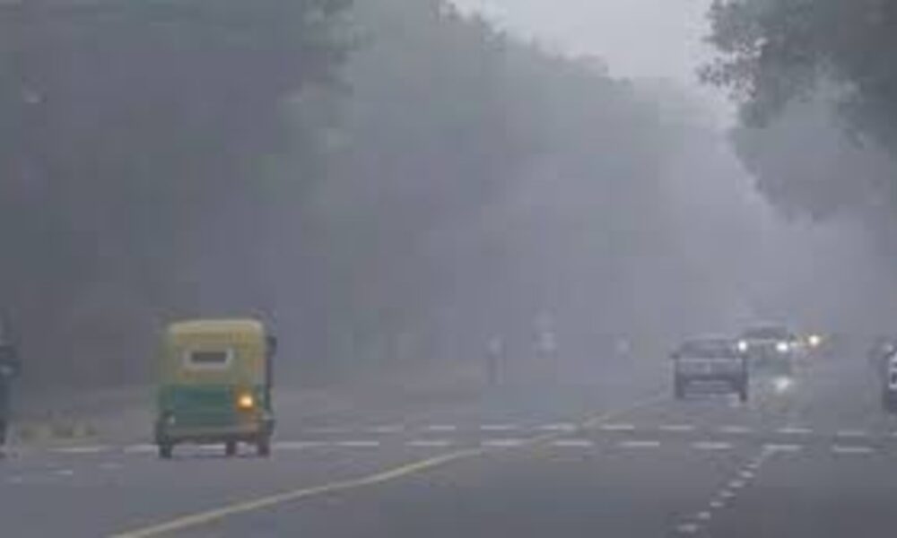 पंजाब में धुंध को लेकर 7 दिन का अलर्ट:लुधियाना-जालंधर में विजिबिलिटी बेहद कम; लाइट जलाकर वाहन चलाने पड़े