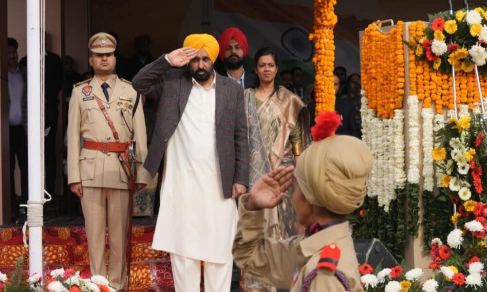 पंजाब में आज सभी स्कूलों की छुट्टी:CM बोले-राजधानी छीनने की कोशिशें; चंडीगढ़ में 2000 कैमरे लगेंगे