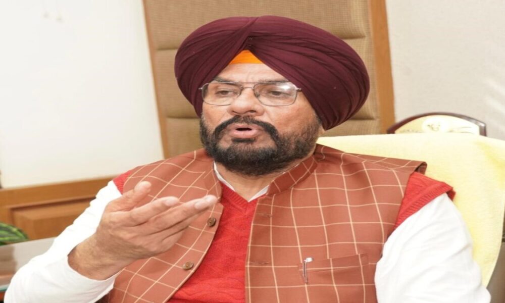 गैंगस्टरों के परिवारों की शादियों में जा रहे अकाली नेता, क्या गैंगस्टरों के जरिए सत्ता में आना चाहते हैं सुखबीर बादल?: Dhaliwal