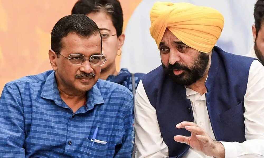 CM Mann और केजरीवाल मोहाली पहुंचे:विकास भवन में ट्रेडर्स कमीशन के साथ बैठक में बोले- केंद्र में हमारी सरकार बनी तो GST में राहत