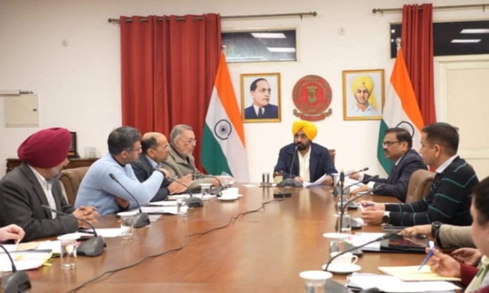 घर-घर पहुंचा सेहत कार्ड का अपॉइंटमेंट लेटर, ग्राउंड पर उतरी Mann सरकार की पूरी कैबिनेट घर-घर पहुंचा सेहत कार्ड का अपॉइंटमेंट लेटर, ग्राउंड पर उतरी Mann सरकार की पूरी कैबिनेट