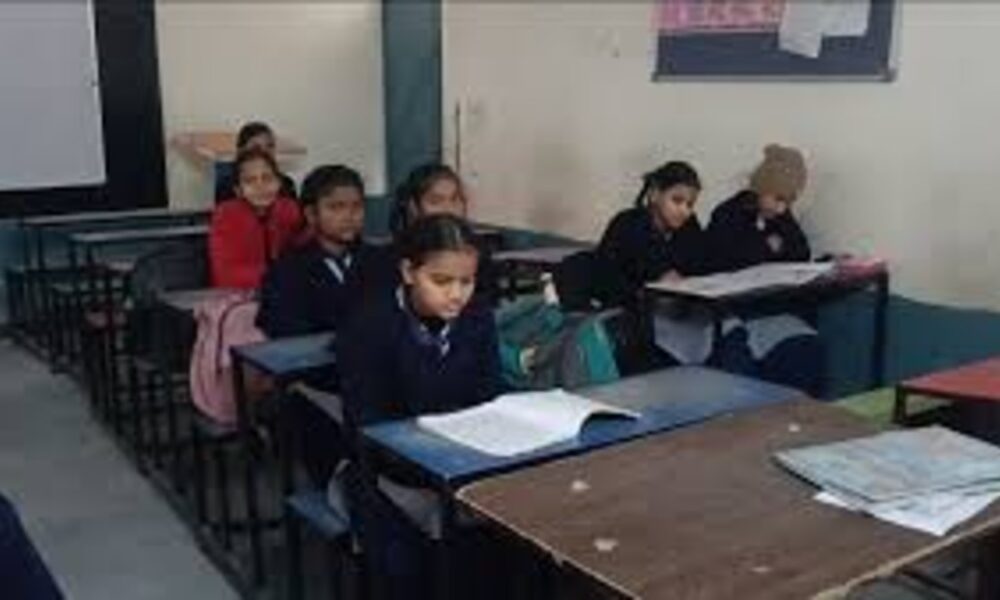 Mohali में शीतकालीन अवकाश के बाद खुले स्कूल:स्टूडेंट्स की उपस्थिति रही बेहद कम, घने कोहरे और कड़ाके की ठंड का दिखा असर