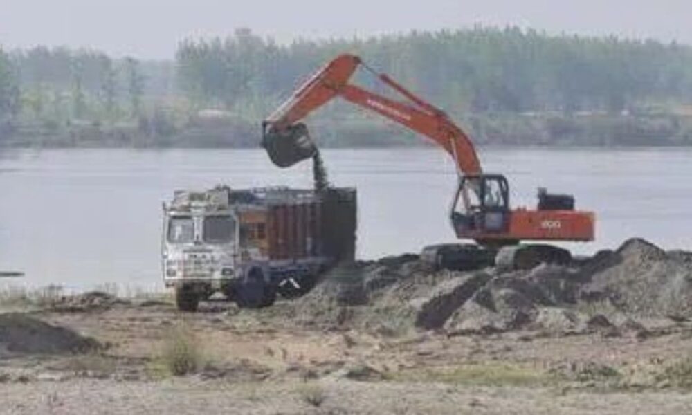 पंजाब में 100 माइनिंग साइट्स होगी शुरू:नई पॉलिसी के तहत 5 साल के लिए ऑक्शन, एनवायरनमेंट क्लियरेंस ठेकेदार लेंगे पंजाब में 100 माइनिंग साइट्स होगी शुरू:नई पॉलिसी के तहत 5 साल के लिए ऑक्शन, एनवायरनमेंट क्लियरेंस ठेकेदार लेंगे