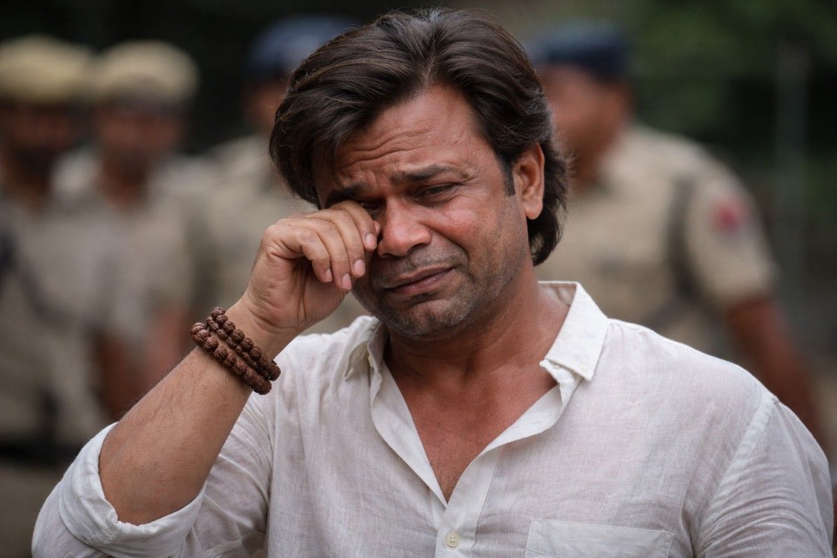 कोर्ट के सामने बेबस हुए राजपाल यादव, तिहाड़ में आत्मसमर्पण से पहले छलका दर्द