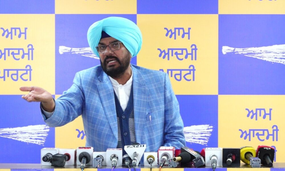 Punjab में नशे का ‘छठा दरिया’ लाने वाले सुखबीर बादल और भाजपा नेताओं के साथ मंच साझा करना निंदनीय: कुलदीप सिंह धालीवाल