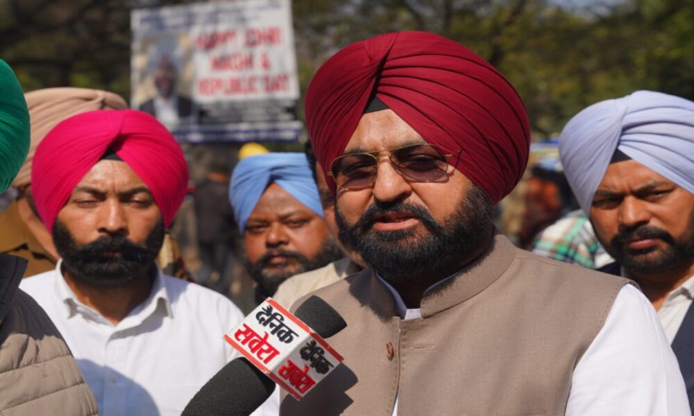 ‘दलित विरोधी कांग्रेस’ के खिलाफ ‘AAP’ ने पंजाब भर में किए विरोध प्रदर्शन, प्रताप बाजवा ने मंत्री ईटीओ पर की थी जातिवादी टिप्पणी ‘दलित विरोधी कांग्रेस’ के खिलाफ ‘AAP’ ने पंजाब भर में किए विरोध प्रदर्शन, प्रताप बाजवा ने मंत्री ईटीओ पर की थी जातिवादी टिप्पणी