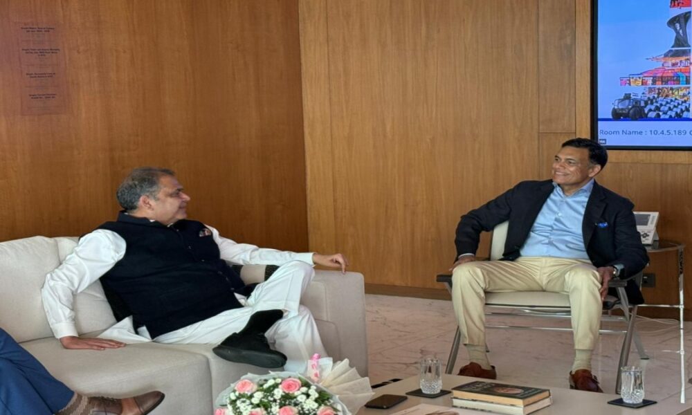 पंजाब के उद्योग मंत्री संजीव अरोड़ा की उद्योगपति सज्जन जिंदल से मुलाकात; राजपुरा में इस्पात क्षेत्र में ₹1,500 करोड़ के निवेश की घोषणा