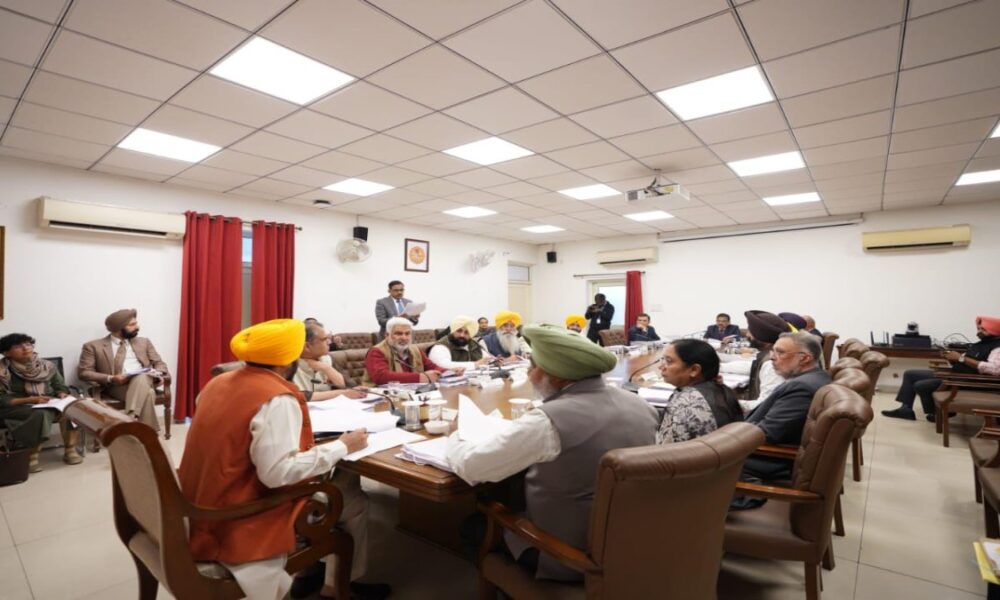 पंजाब में चुनाव से पहले फ्री दाल-चीनी देगी AAP सरकार:नमक-तेल, हल्दी भी मिलेगी; CM ने मेरी रसोई स्कीम लॉन्च की; शराब महंगी नहीं होगी पंजाब में चुनाव से पहले फ्री दाल-चीनी देगी AAP सरकार:नमक-तेल, हल्दी भी मिलेगी; CM ने मेरी रसोई स्कीम लॉन्च की; शराब महंगी नहीं होगी