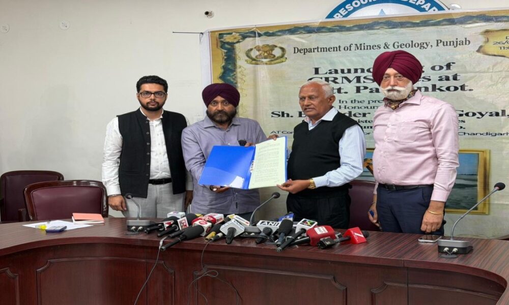 Punjab में अवैध खनन पर सरकार का ‘मास्टरस्ट्रोक’, क्रशर-ओनर माइनिंग साइट्स की शुरुआत; कीमतों पर लगेगी लगाम Punjab में अवैध खनन पर सरकार का ‘मास्टरस्ट्रोक’, क्रशर-ओनर माइनिंग साइट्स की शुरुआत; कीमतों पर लगेगी लगाम