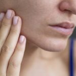 स्किन ज्यादा सेंसिटिव हो गई है? इन आसान तरीकों से दोबारा मजबूत बनाएं स्किन बैरियर