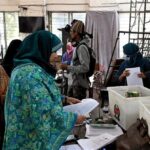 बांग्लादेश आम चुनाव: मतदान के बीच हिंसा, धमाकों से दहशत; खुलना में BNP नेता की मौत, 33% वोटिंग पूरी