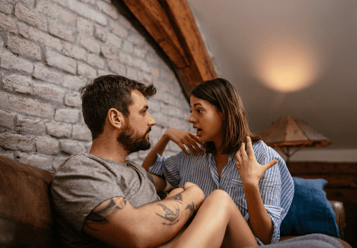 कहीं आपका रिश्ता भी तो नहीं हो रहा फीका? ये 5 आदतें बन सकती हैं दूरी की वजह