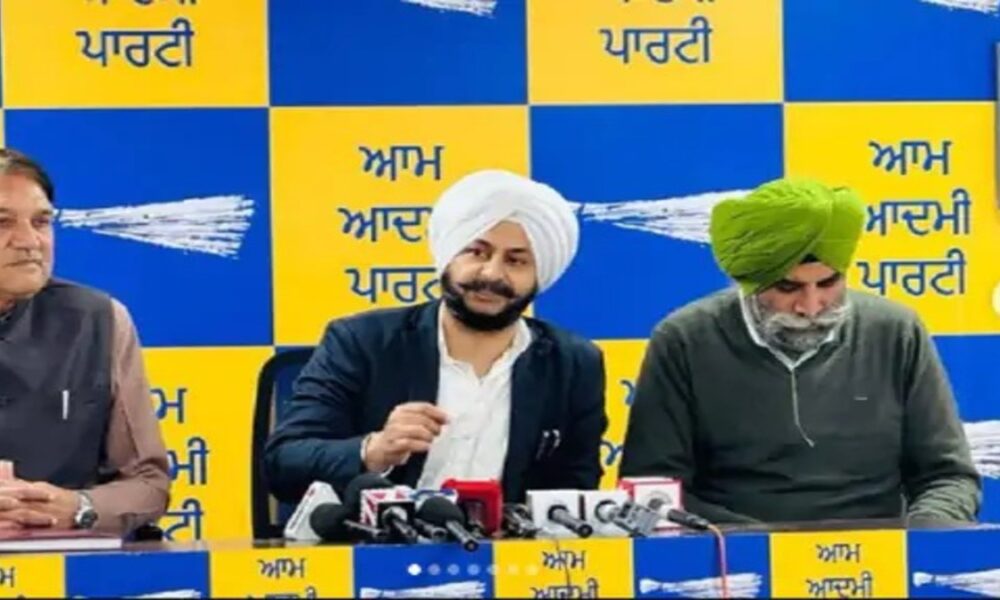 चंडीगढ़ में AAP ने संगठन को लिया बड़ा फैसला:वार्ड नंबर तीन की सभी इकाइयां भंग, प्रेसिडेंट ने लिया फैसला