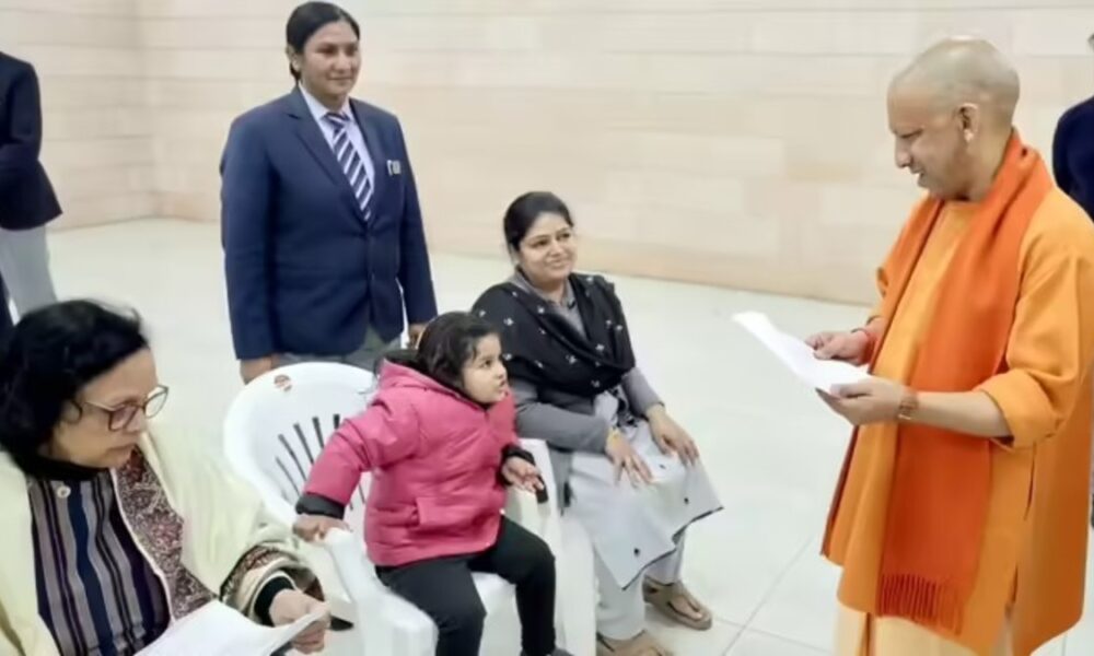 “हम शेर बच्चे हैं… कविता सुनते ही CM YOGI मुस्कराए:नन्ही अनाबिया को मिला एडमिशन का भरोसा