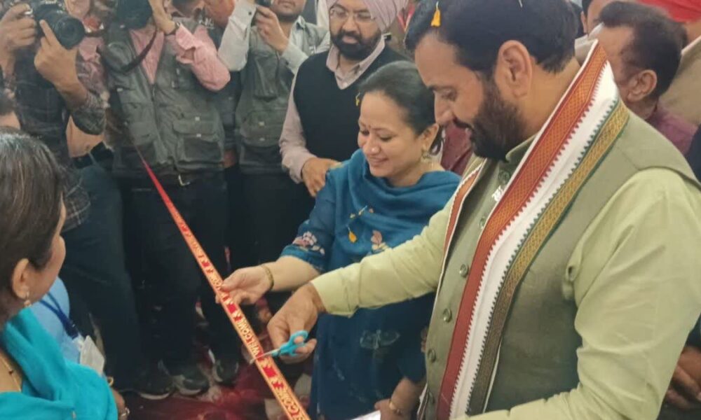 CM नायब सिंह सैनी पहुंचे कुरुक्षेत्र, राज्यव्यापी HPV टीकाकरण अभियान सहित कई योजनाओं का किया उद्घाटन