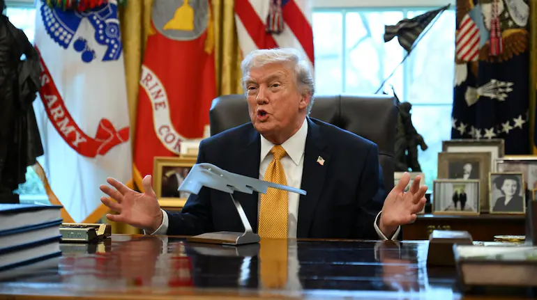 ट्रम्प का दावा: ईरान में सत्ता बदलने की तैयारी, खामेनेई को लेकर दिया बड़ा बयान