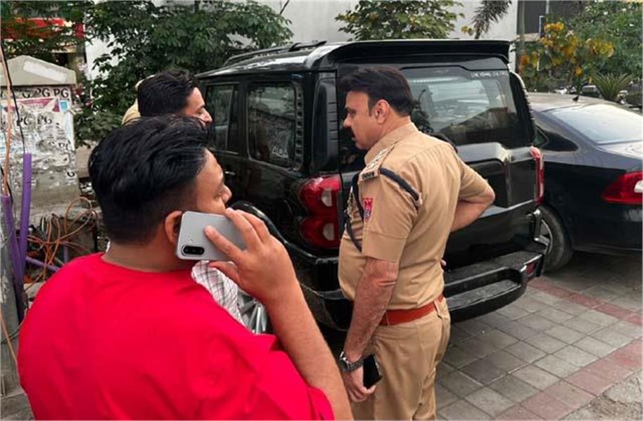 चोरी की बड़ी वारदात, निगम कर्मचारी की स्कॉर्पियो से लाखों का माल उड़ा