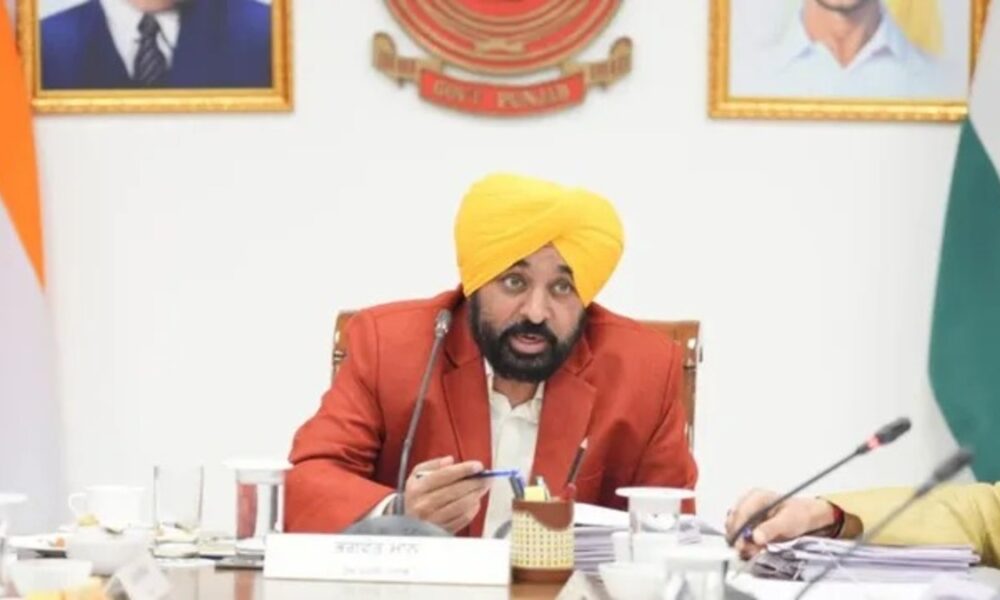 अरब देशों में फंसे पंजाबियों की होगी सुरक्षित वापसी: CM मान ने उड्डयन मंत्री से फोन पर की बात, मिला आश्वासन