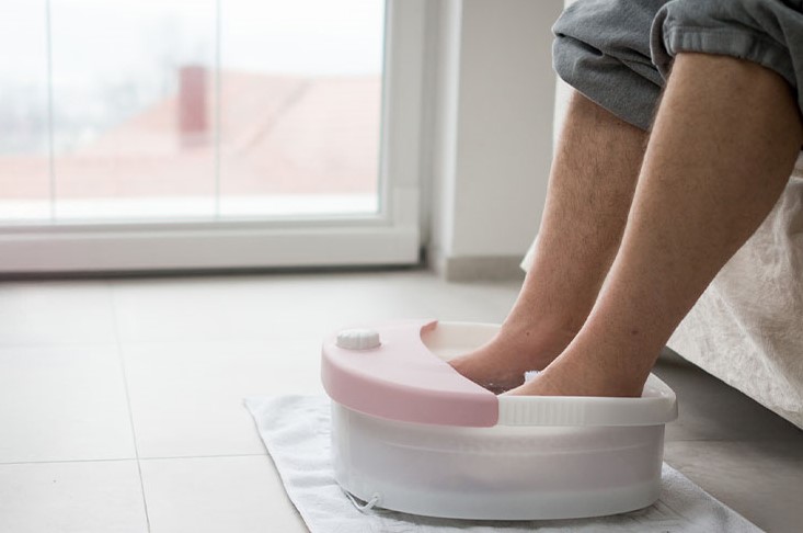 सिर्फ 20 मिनट पैरों को इस पानी में रखें, शरीर में दिख सकता है चौंकाने वाला बदलाव