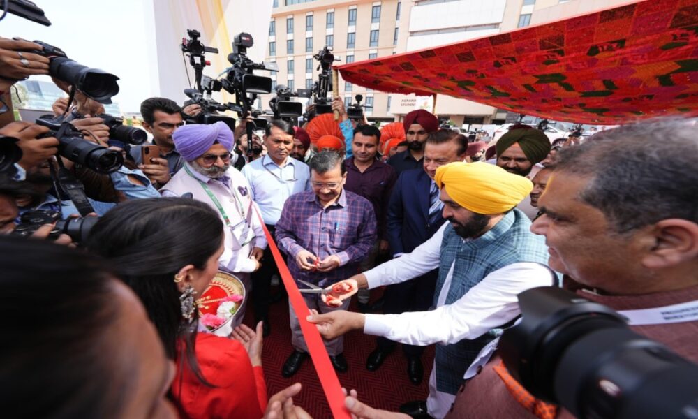 पंजाब प्रोग्रेसिव समिट का आज आखिरी दिन:CM समेत कई कंपनियों के प्रतिनिधि रहेंगे मौजूद, दो दिन हुआ करोड़ों का निवेश पंजाब प्रोग्रेसिव समिट का आज आखिरी दिन:CM समेत कई कंपनियों के प्रतिनिधि रहेंगे मौजूद, दो दिन हुआ करोड़ों का निवेश