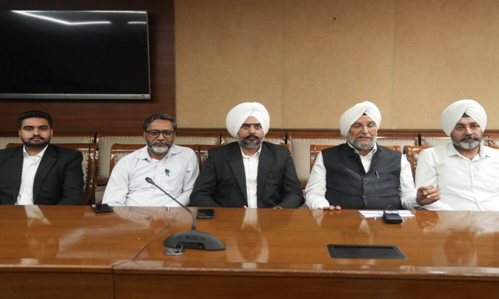 लीगल भाईचारे की ऐतिहासिक जीत: AAP Legal Cell ने वकीलों के चैंबर को घरेलू टैरिफ में शामिल करने के फैसले का किया स्वागत