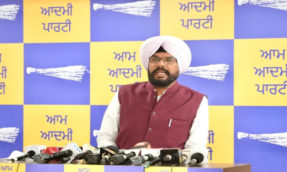 Kuldeep Dhaliwal का सुखबीर बादल पर तीखा हमला, कहा- गैंगस्टरों को भगाने की बात करने वाले खुद ‘गैंगस्टरों को लाओ कैंपेन’ चला रहे हैं