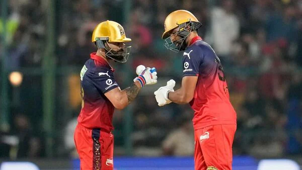 IPL 2026: चैंपियन RCB का दमदार आगाज़, SRH को 6 विकेट से हराया IPL 2026: चैंपियन RCB का दमदार आगाज़, SRH को 6 विकेट से हराया