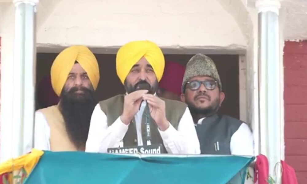 पंजाब CM भगवंत मान मलेरकोटला ईदगाह पहुंचे:मुस्लिम भाईचारे को दी ईद की बधाई, मेडिकल कॉलेज खोलने का ऐलान किया