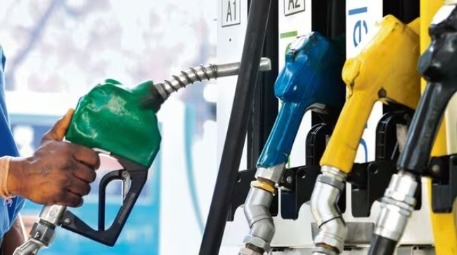 मिडिल ईस्ट की आग से भारत तक महंगाई की लपटें? पेट्रोल-डीजल ₹200 के करीब जाने का डर, रोजमर्रा की चीज़ों पर असर तय ! मिडिल ईस्ट की आग से भारत तक महंगाई की लपटें? पेट्रोल-डीजल ₹200 के करीब जाने का डर, रोजमर्रा की चीज़ों पर असर तय !