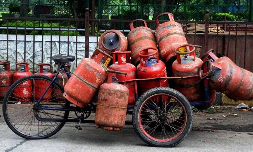 आम जनता को बड़ा झटका: घरेलू LPG सिलेंडर की कीमतों में भारी बढ़ोतरी