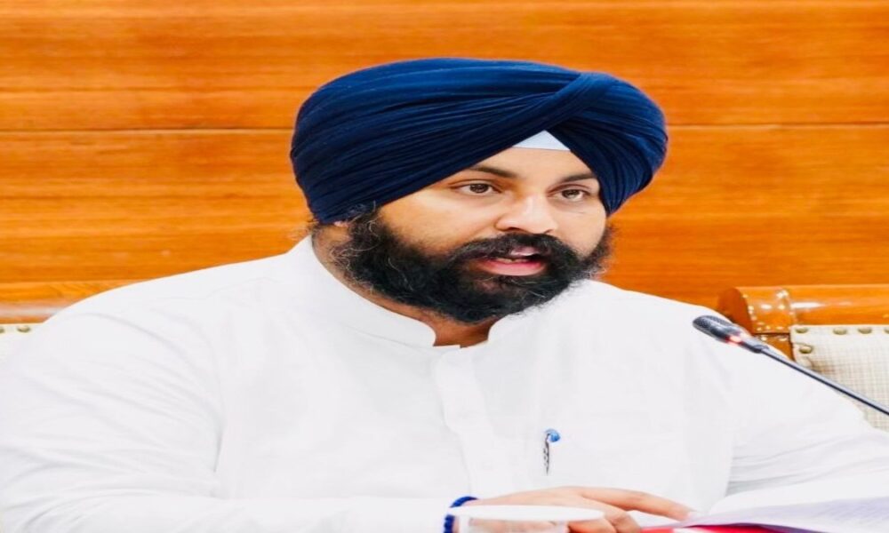 Entry Tax को लेकर पंजाब-हिमाचल में बढ़ा विवाद, मामला Supreme Court तक ले जाएगी सरकार: Harjot Singh Bains Entry Tax को लेकर पंजाब-हिमाचल में बढ़ा विवाद, मामला Supreme Court तक ले जाएगी सरकार: Harjot Singh Bains
