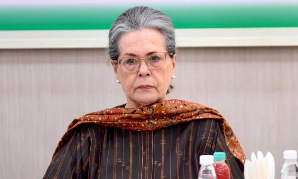 Sonia Gandhi की तबीयत बिगड़ी, दिल्ली के सर गंगा राम अस्पताल में भर्ती — ICU में डॉक्टरों की निगरानी में इलाज जारी Sonia Gandhi की तबीयत बिगड़ी, दिल्ली के सर गंगा राम अस्पताल में भर्ती — ICU में डॉक्टरों की निगरानी में इलाज जारी