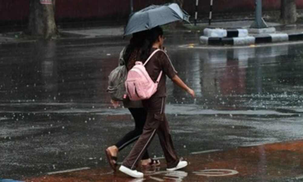 पंजाब-चंडीगढ़ में आज बारिश, आंधी और ओलावृष्टि का अलर्ट:जनवरी महीने जैसी सर्दी, तापमान सामान्य से नीचे, अमृतसर में अधिकतम तापमान 19.4 डिग्री दर्ज