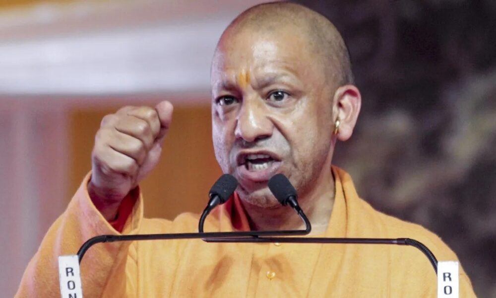 CM योगी की मां पर विवादित टिप्पणी करने वाले मौलाना के खिलाफ कार्रवाई, पुलिस ने दर्ज की FIR