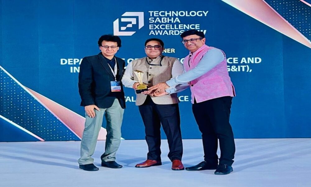 CM भगवंत मान की डिजिटल पहल को राष्ट्रीय पहचान, हैदराबाद में मिला ”Digital Excellence” पुरस्कार CM भगवंत मान की डिजिटल पहल को राष्ट्रीय पहचान, हैदराबाद में मिला ”Digital Excellence” पुरस्कार