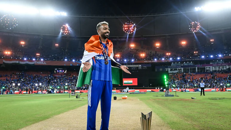 तिरंगे के कथित अपमान पर हार्दिक पंड्या के खिलाफ शिकायत, जश्न के वीडियो को लेकर उठा विवाद