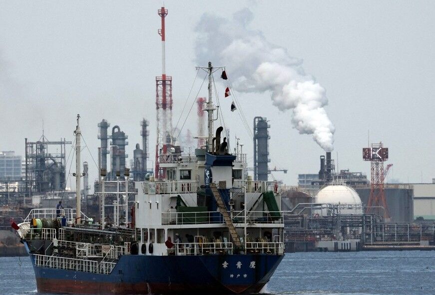 रूस ने पेट्रोल निर्यात पर लगाया अस्थायी ब्रेक, घरेलू बाजार को स्थिर रखने की तैयारी रूस ने पेट्रोल निर्यात पर लगाया अस्थायी ब्रेक, घरेलू बाजार को स्थिर रखने की तैयारी