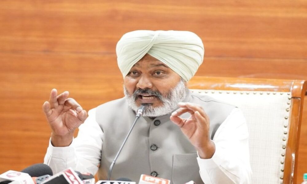 पंजाब के हॉस्पिटैलिटी क्षेत्र में 200 करोड़ रुपये के टर्नओवर छिपाने का खुलासा, डेटा-आधारित जांच के माध्यम से कार्रवाई तेज: हरपाल सिंह चीमा पंजाब के हॉस्पिटैलिटी क्षेत्र में 200 करोड़ रुपये के टर्नओवर छिपाने का खुलासा, डेटा-आधारित जांच के माध्यम से कार्रवाई तेज: हरपाल सिंह चीमा