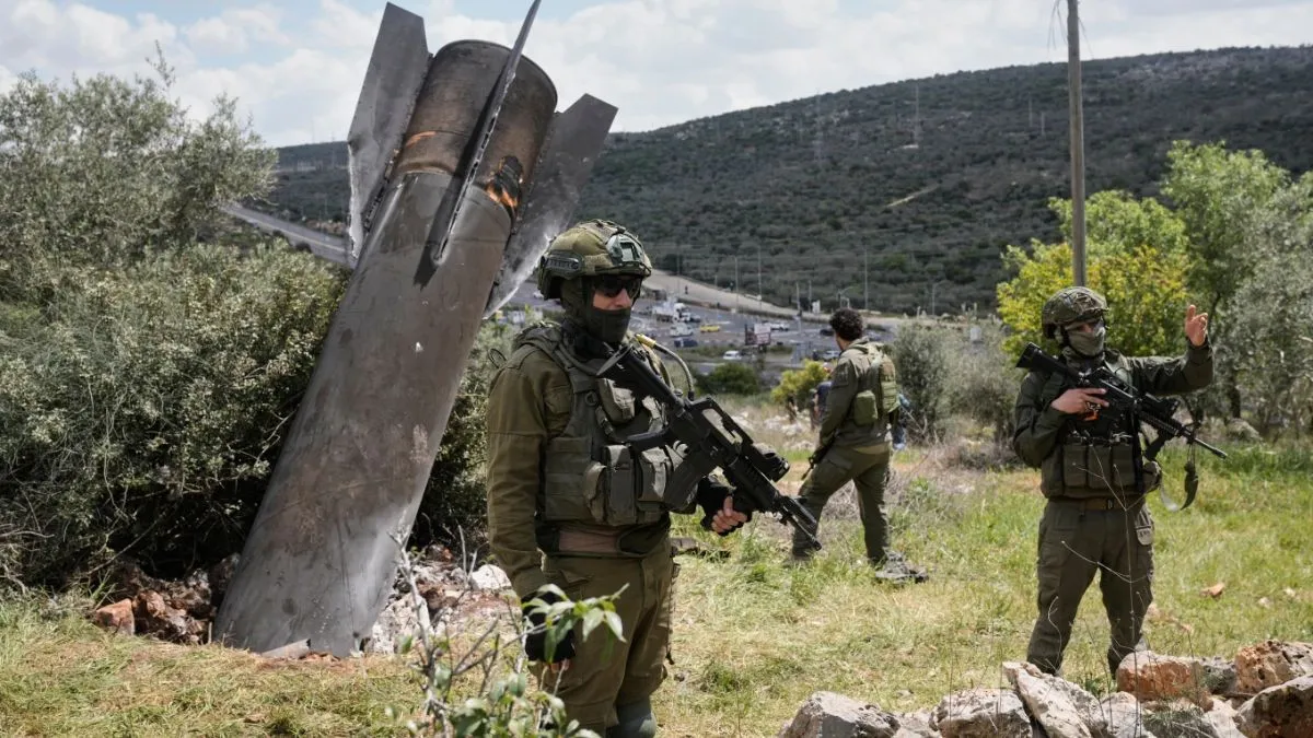 मिडिल ईस्ट संकट: 26वें दिन जंग के बीच अमेरिका-ईरान बातचीत की आहट तेज