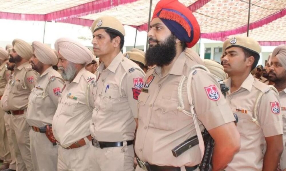 पंजाब पुलिस में 3298 कर्मचारियों की होगी भर्ती:10 मार्च से ऑनलाइन प्रोसेस शुरू होगा, कंट्रोल रूम बना, हेल्पलाइन नंबर-क्यूआर कोड जारी