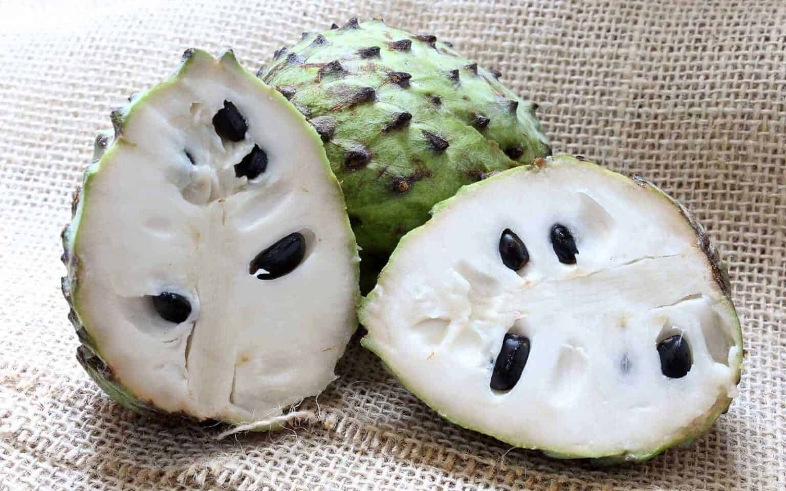 सोरसॉप: हनुमान फल के नाम से मशहूर, त्वचा में लाए नैचुरल ग्लो और सेहत को दे मजबूती