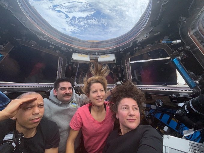 53 साल बाद चंद्र मिशन की बड़ी कामयाबी: ‘आर्टेमिस-2’ से लौटे अंतरिक्ष यात्री, 10 दिन की यात्रा में रचा इतिहास 53 साल बाद चंद्र मिशन की बड़ी कामयाबी: ‘आर्टेमिस-2’ से लौटे अंतरिक्ष यात्री, 10 दिन की यात्रा में रचा इतिहास