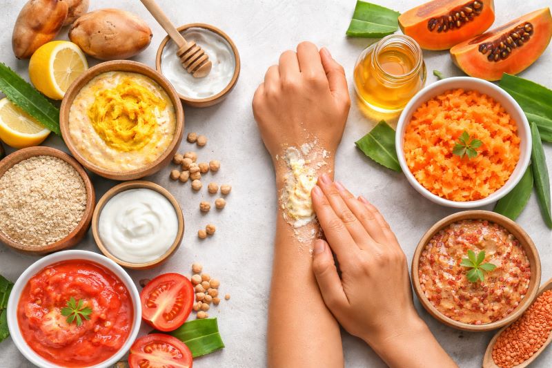 धूप में काले पड़े हाथ? महंगे ट्रीटमेंट छोड़िए, घर पर ऐसे पाएं साफ और निखरी त्वचा