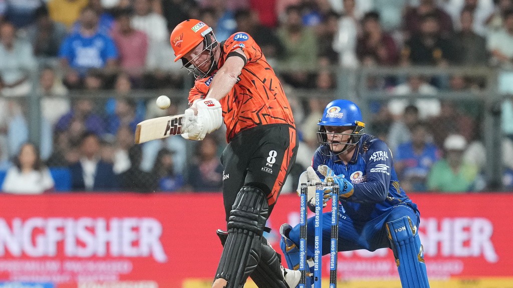 IPL 2026: मुंबई को वानखेड़े में फिर झटका, हैदराबाद ने आसान बनाया बड़ा लक्ष्य
