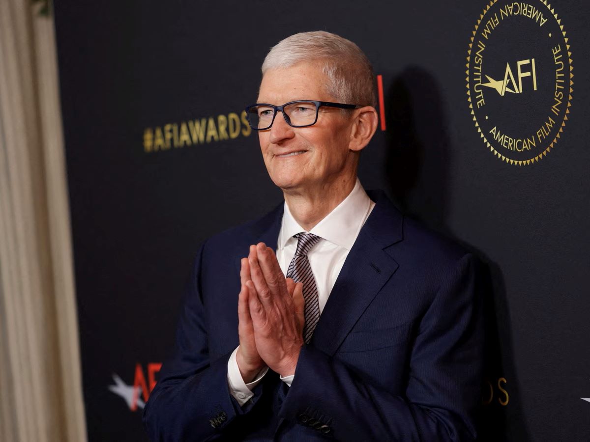 एप्पल का नया दौर शुरू: टिम कुक के बाद जॉन टर्नस बनेंगे कंपनी के अगले सीईओ