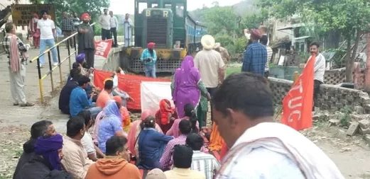 रोपड़ में भाखड़ा ब्यास कर्मचारियों ने रेलवे ट्रैक जाम कर जताया विरोध, मांगें अब भी अधूरी