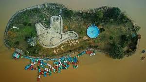 सुखना झील में मछलियों की नई शुरुआत, 10 हजार से अधिक बीज छोड़े गए