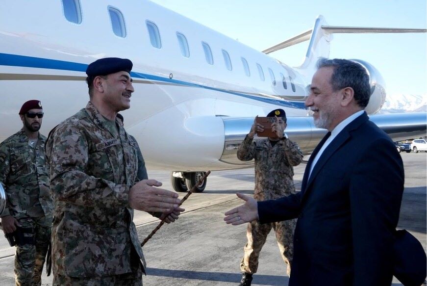 21 अप्रैल से पहले डील की दौड़: अमेरिका-ईरान समझौते की राह पर, तेहरान में अहम कूटनीतिक हलचल 21 अप्रैल से पहले डील की दौड़: अमेरिका-ईरान समझौते की राह पर, तेहरान में अहम कूटनीतिक हलचल