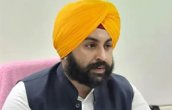 पंजाब में छात्रों की गैरहाजिरी पर सख्ती, ‘मिशन समर्थ-4’ से डिजिटल निगरानी शुरू पंजाब में छात्रों की गैरहाजिरी पर सख्ती, ‘मिशन समर्थ-4’ से डिजिटल निगरानी शुरू