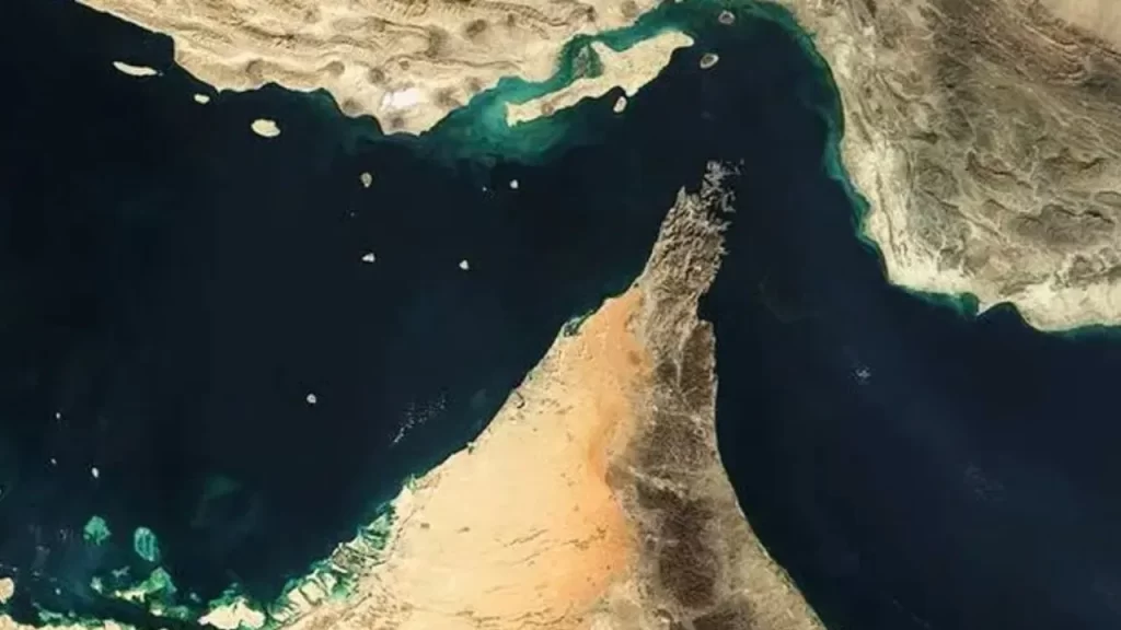 होर्मुज पर ईरान की नजर: तेल टैंकरों से वसूली की तैयारी, अरबों डॉलर की आमदनी का अनुमान